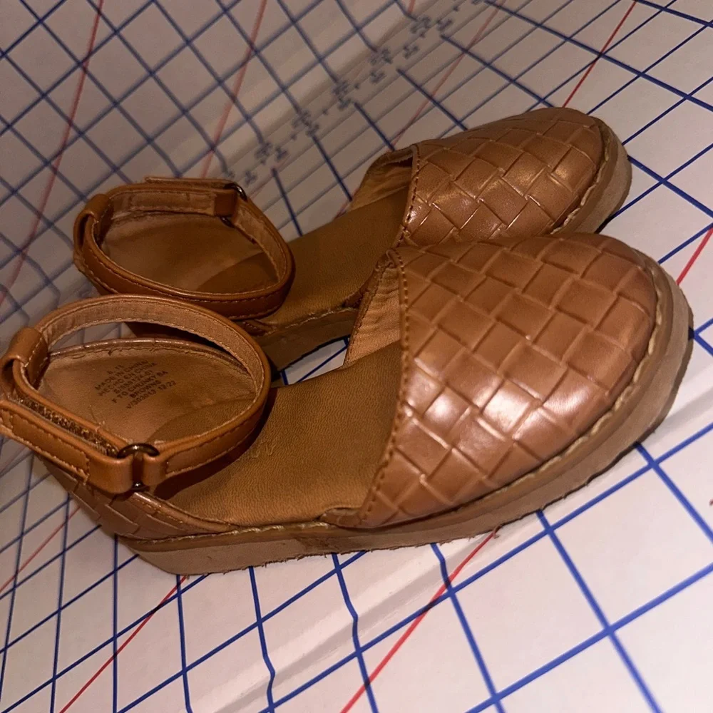 Old Navy Chunky Brown Sandals